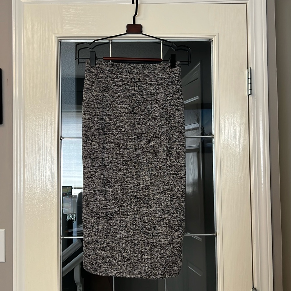 LUXE brand knitted mid length skirt